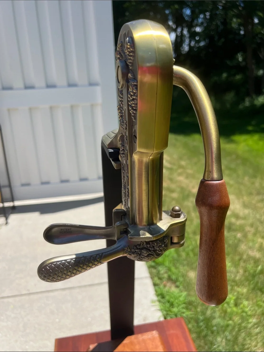 Rogar Estate Brass Porch Patio Table Top Wine Bottle Opener Vice Grip with Stand